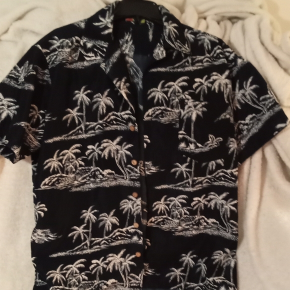 Roundy bay shirt - Picture 1 of 3